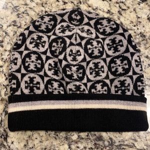 Two tone logo jacquard hat